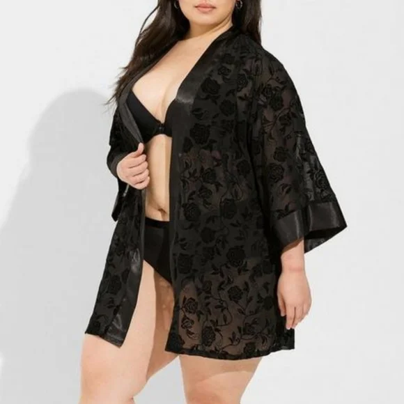🆕️ BLACK FLOCKED ROSES MESH SHORT ROBE - Picture 3 of 5